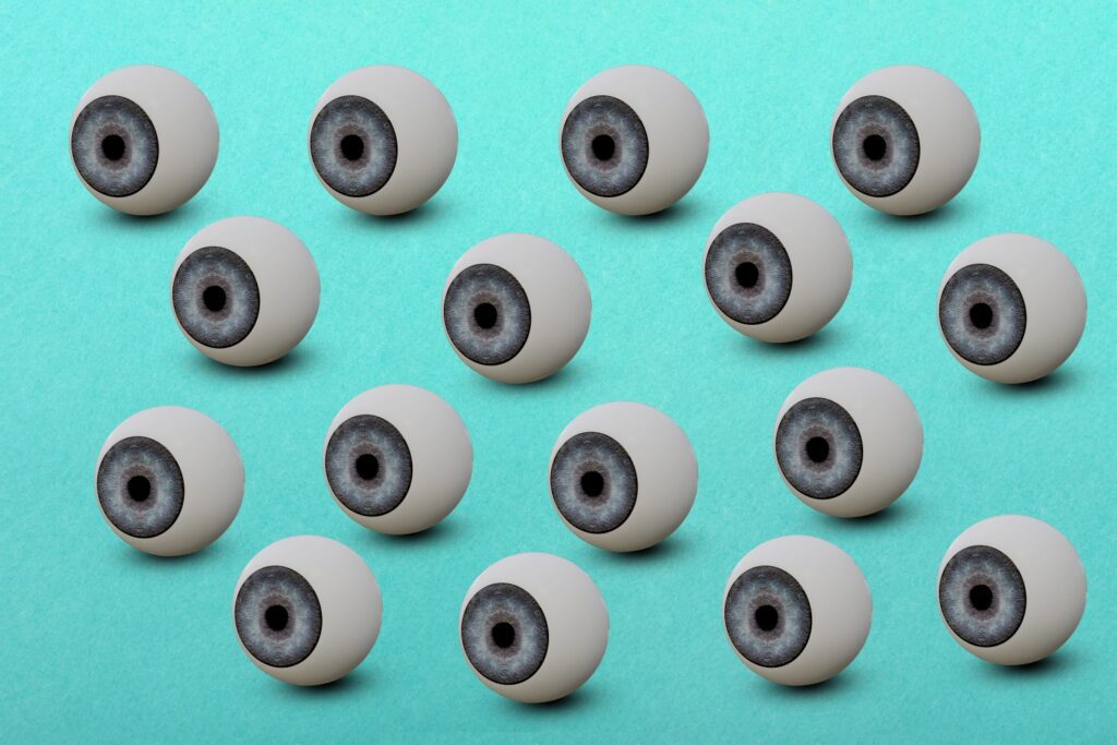 Adiós gafas: EE.UU. aprueba unas gotas que corrigen tu visión sin hacer nada