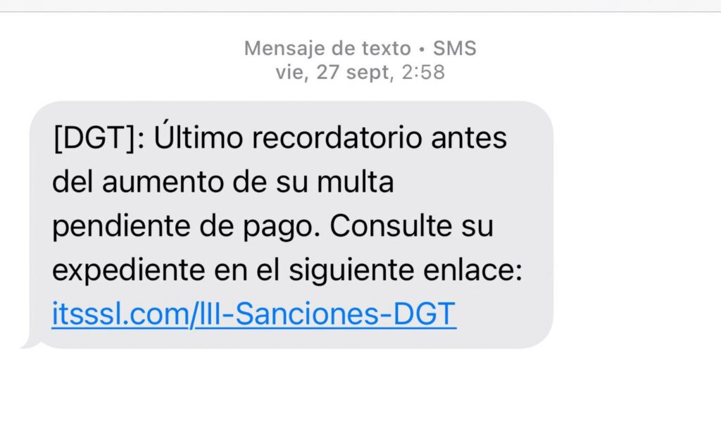 ¿Te ha llegado un SMS de la DGT con una multa? Así puedes saber si es real o una estafa