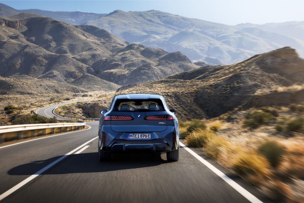 Nuevo BMW iX3: el primer eléctrico Neue Klasse es oficial y promete 800 km de autonomía, carga superrápida y mucha tecnología
