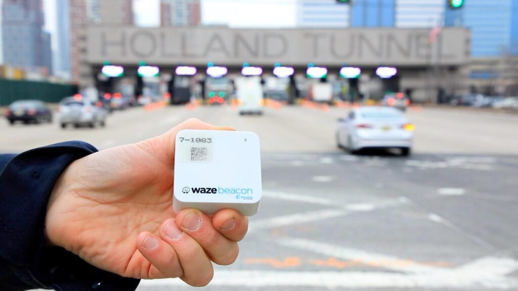 La M-30 de Madrid ya no será un caos absoluto: tendrás señal GPS gracias a las nuevas balizas (activa este ajuste)