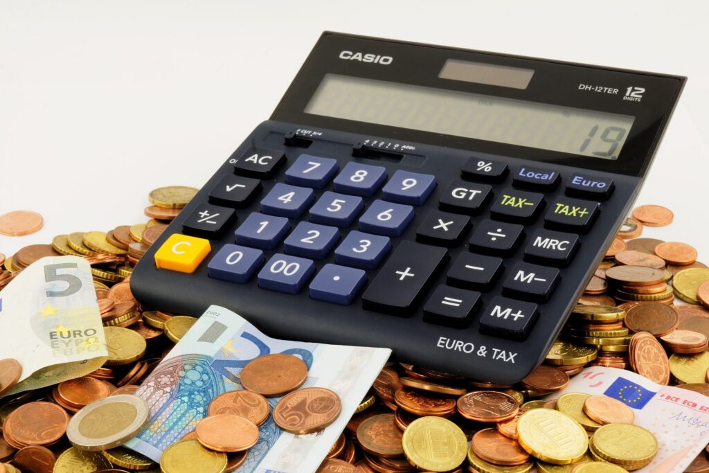 Pagar en efectivo y obtener un descuento: la moda que está resucitando el dinero en efectivo en España