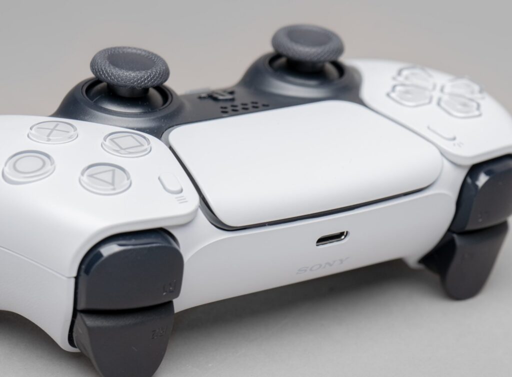 El DualSense tiene una nueva versión en camino con el mayor cambio en la historia de los mandos de PlayStation