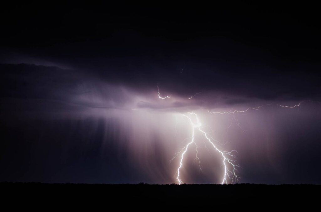 Descubren que el hielo genera electricidad cuando se dobla