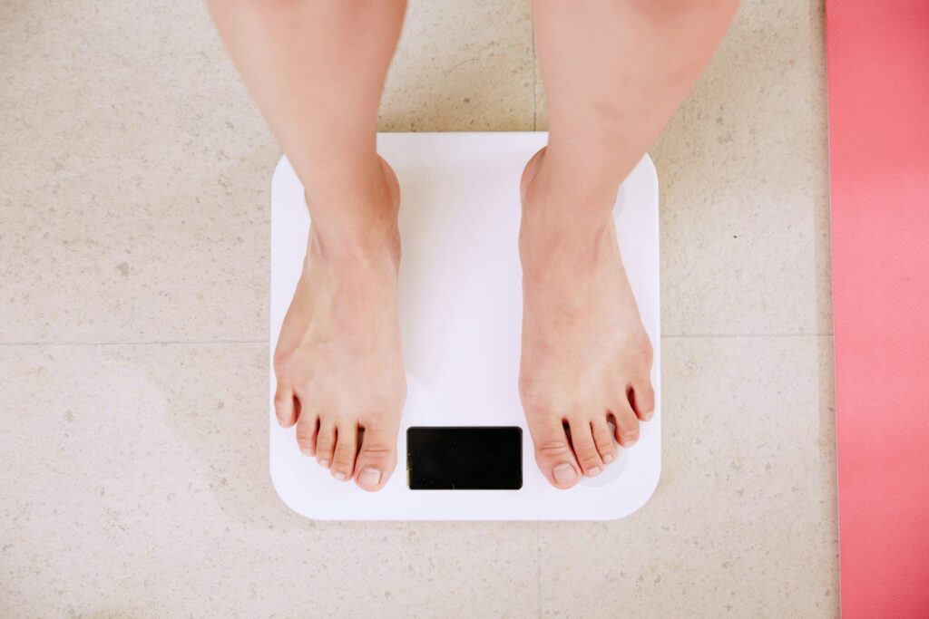Estar demasiado delgado vs estar demasiado gordo: ¿qué es peor para tu salud?