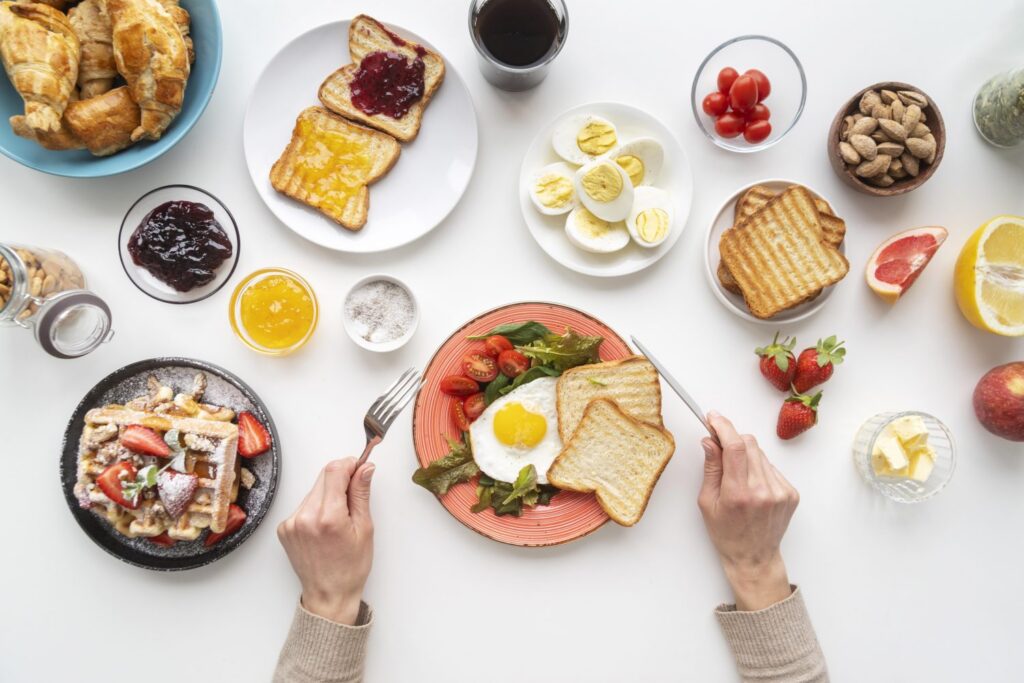 La hora a la que desayunas puede predecir cómo envejecerás