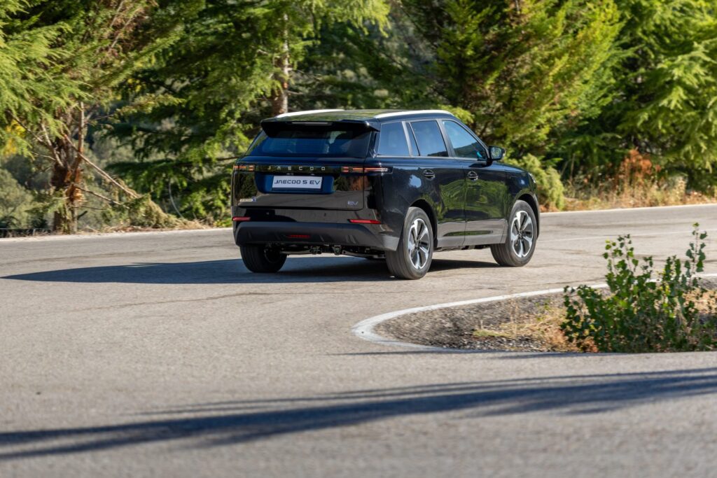 He podido probar el nuevo JAECOO 5 y confieso que mis prejuicios contra los coches chinos están desapareciendo