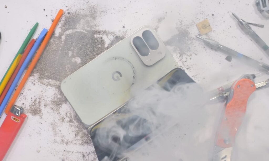 Graban la explosión de un Pixel 10 Pro Fold: ni se te ocurra hacer esto con tu móvil si no quieres que te pase