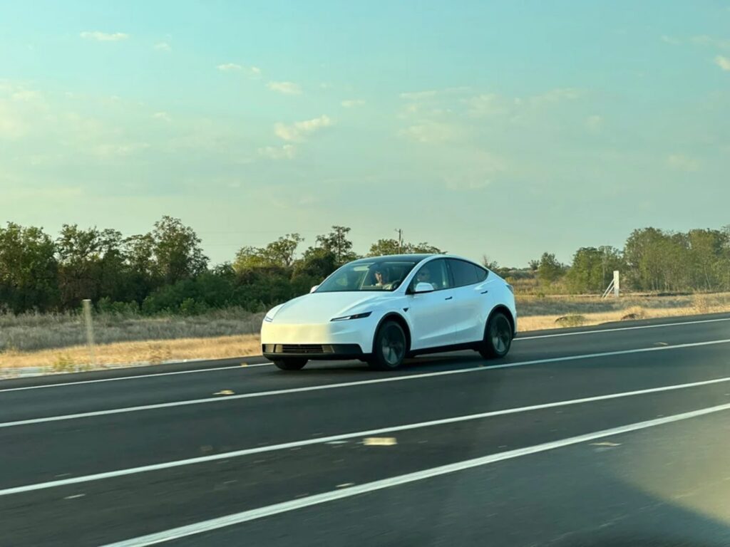 El Tesla barato que esperabas ya se ha dejado ver en la carretera: su lanzamiento es inminente