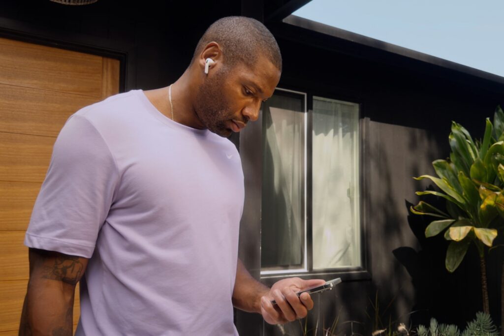 Cómo enlazar tus AirPods con un teléfono Android o un PC con Windows