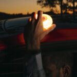 Quejas por la baliza V16: la DGT confirma lo que más temíamos (incluso pueden multarte por esto)