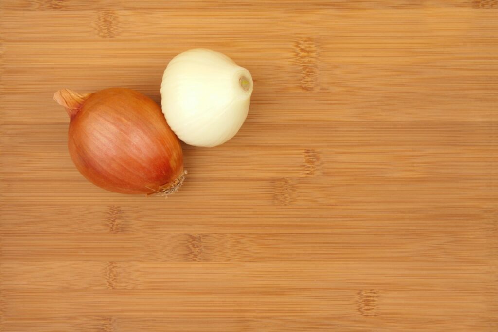 Científicos descubren un nuevo truco para no llorar con la cebolla (no falla y es extremadamente simple)