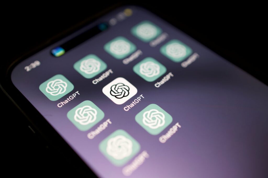 Cambia Siri por ChatGPT en tu iPhone con este truco superfácil