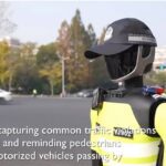 China se pasa el juego: así son los robots policía que ya patrullan las calles (parece ‘Black Mirror’)