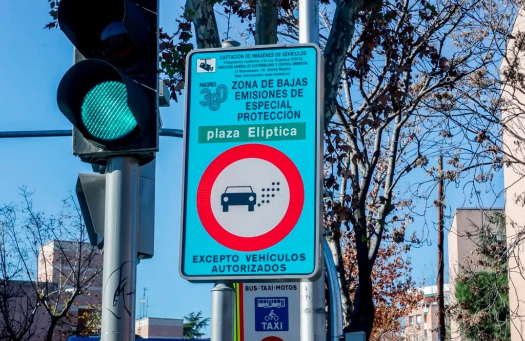 El Ayuntamiento de Madrid recula con las Zonas de Bajas Emisiones (ZBE) y hace un ridículo espantoso