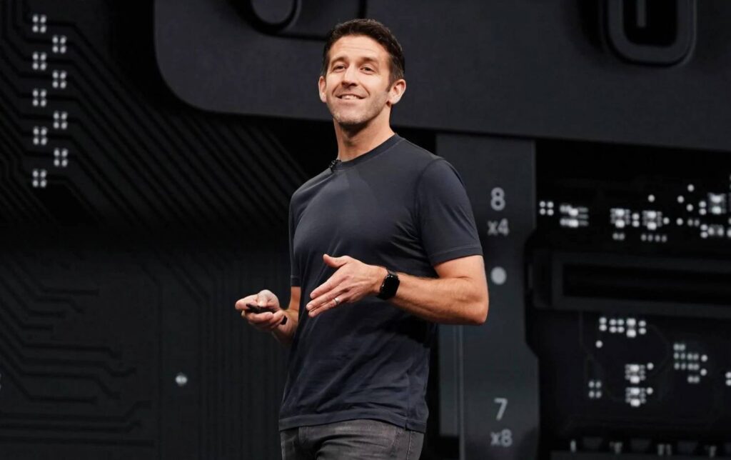 Apple mueve sus piezas para reemplazar a Tim Cook