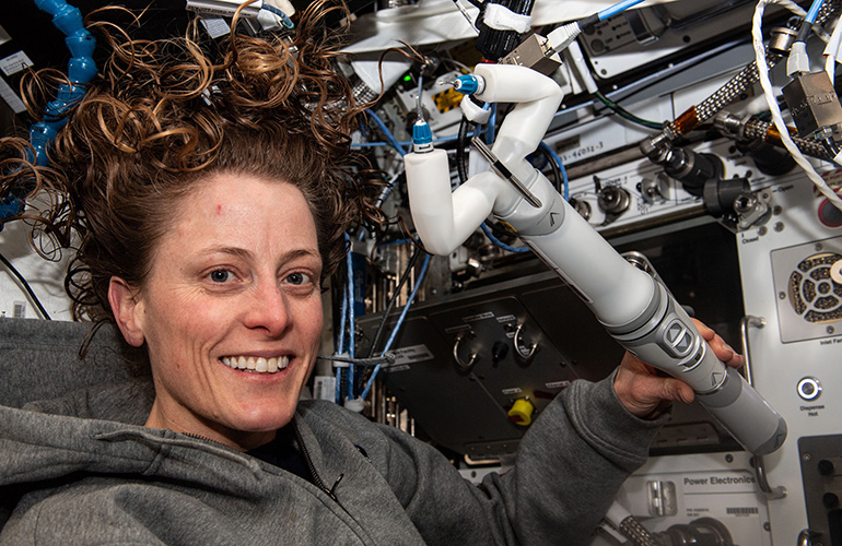 Por primera vez la NASA evacuará la Estación Espacial Internacional por problemas de salud