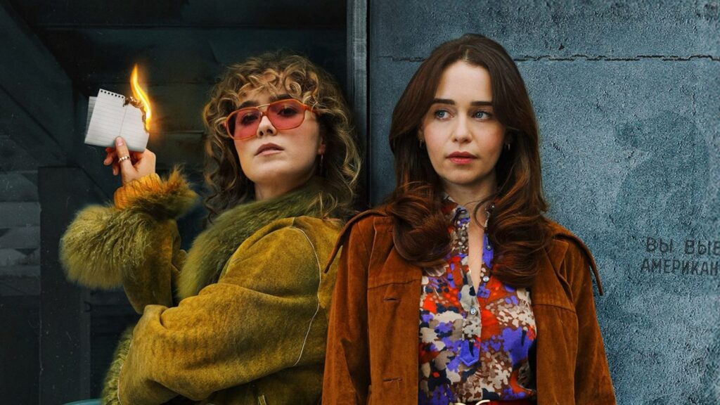 Emilia Clarke revela que se rompió una costilla en las escenas de sexo de su nueva serie