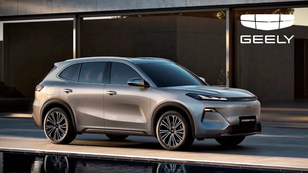 ¿Un coche que gasta solo 2,4 litros a los 100 km? Geely llega a España con un SUV que rompe el mercado