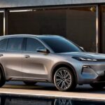 ¿Un coche que gasta solo 2,4 litros a los 100 km? Geely llega a España con un SUV que rompe el mercado