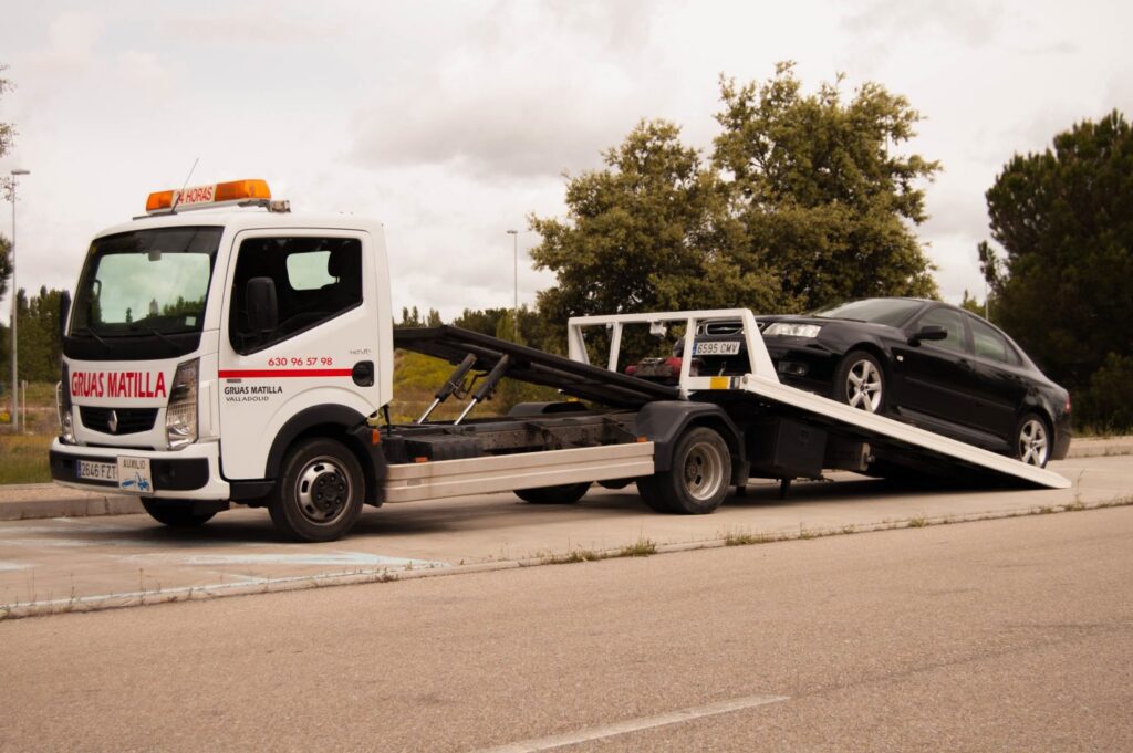 Así de fácil es detectar una grúa pirata que acude tras activar la baliza V16: un rápido vistazo es suficiente