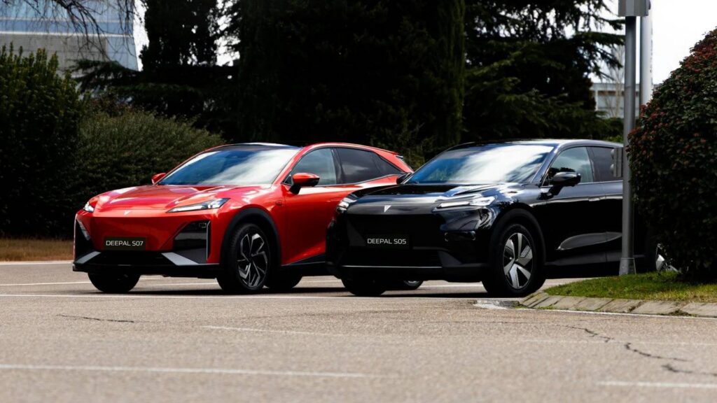 Adiós a cargar el coche cada pocos días: Changan prepara sus baterías de estado sólido