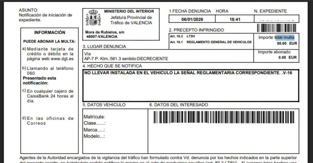 La DGT incumple su promesa. Ya tenemos la primera multa en España por no llevar la baliza V16