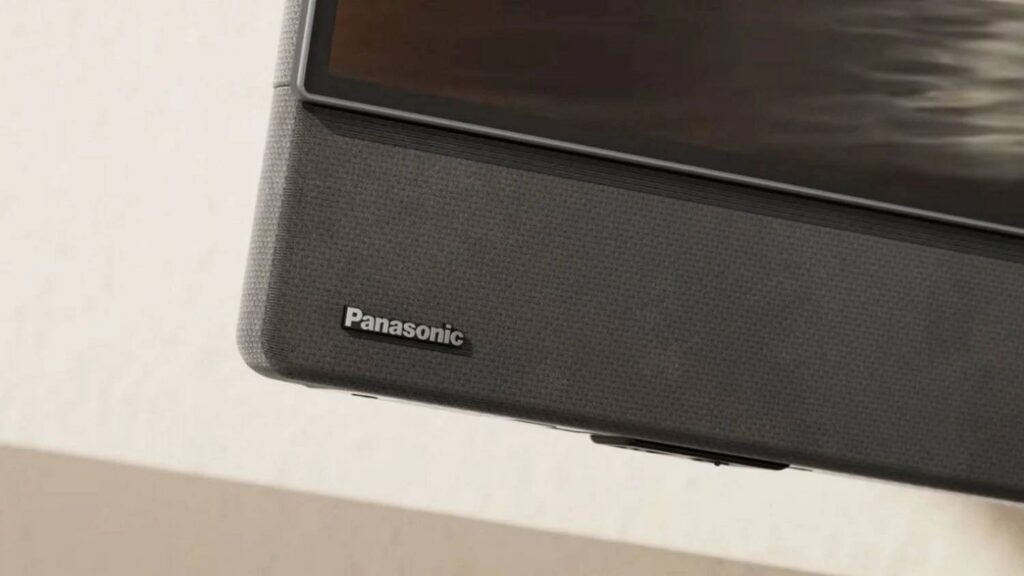 Otra marca de televisiones histórica abandona el mercado: Panasonic se alía con Skyworth y cambia de rumbo