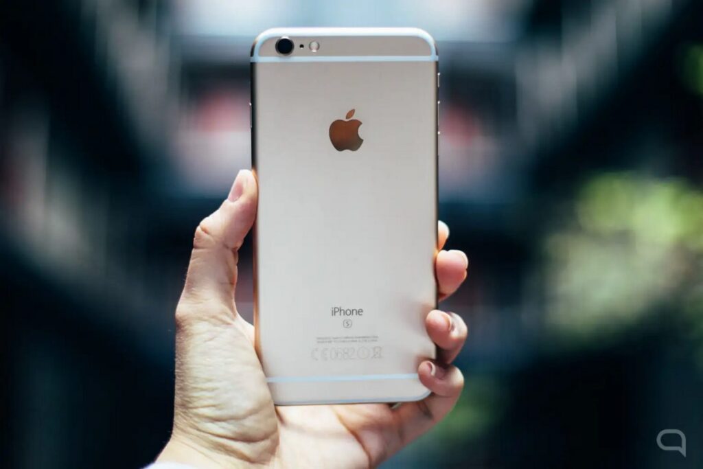 Si tienes un iPhone viejo, actualízalo cuanto antes: la nueva versión de iOS evita que te espíen