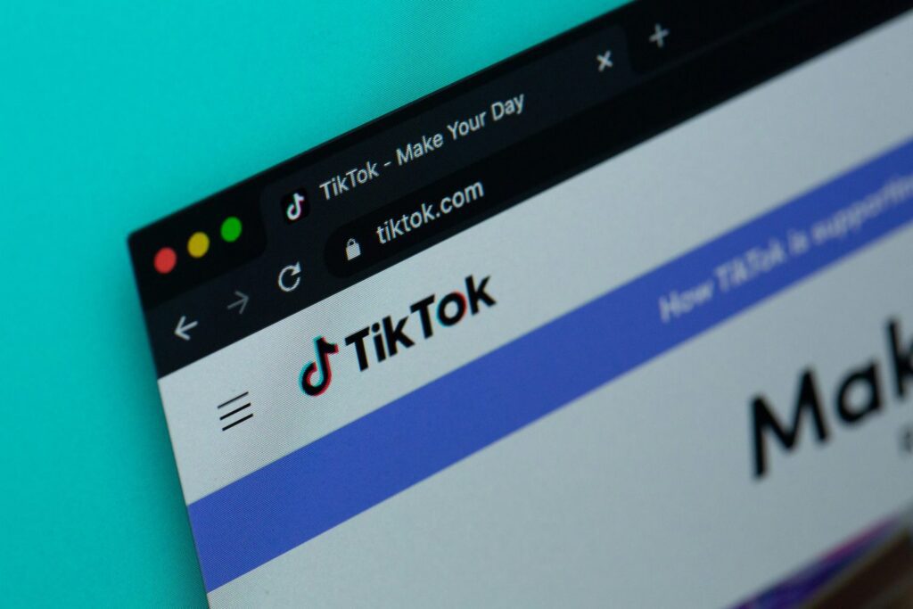 Los mensajes directos de TikTok son una pesadilla para tu privacidad. Ten mucho cuidado